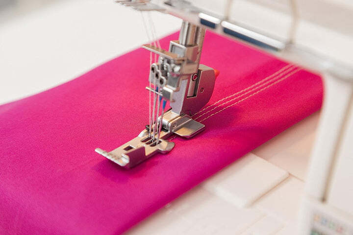 Singer 14T968DC Professional™ 5 Overlock Serger Machine