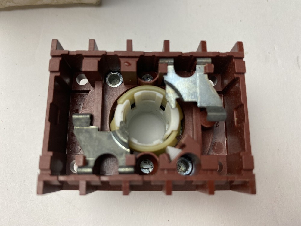 Siemens 3SB06-UPF1 30mm Illuminate Push Button 120v 5 Block
