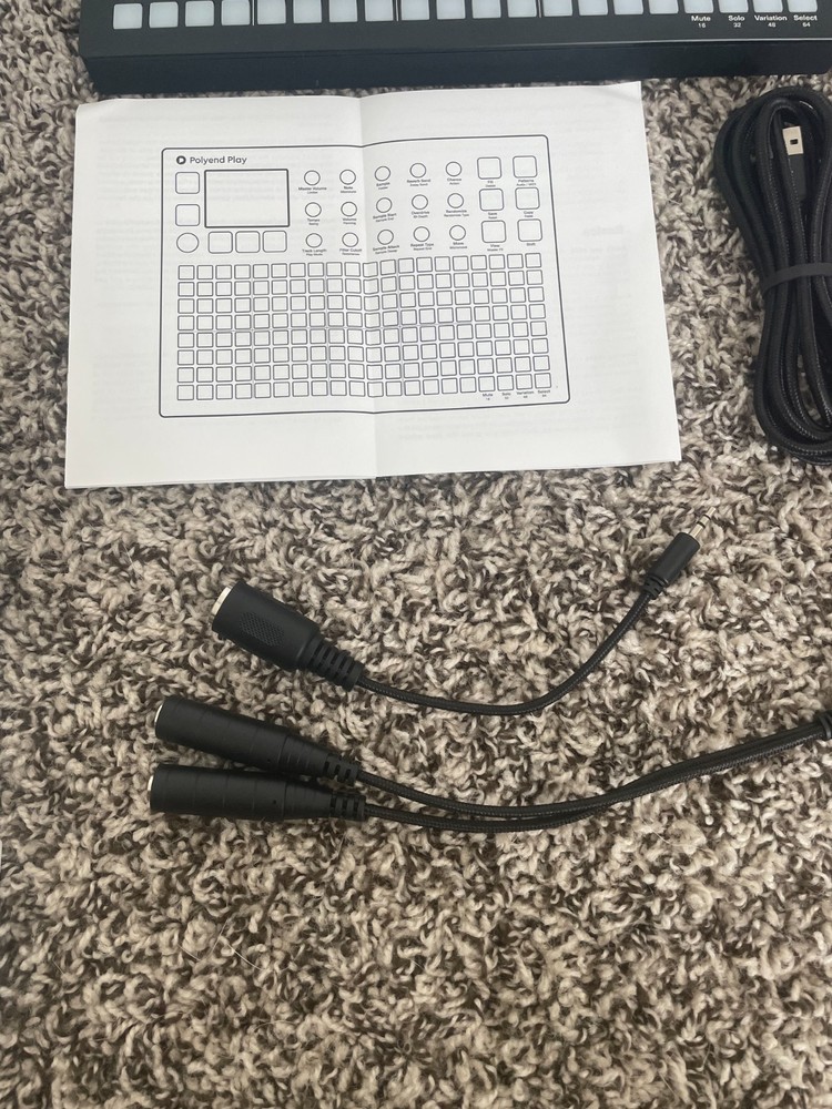 Polyend Play Sample and MIDI Based Groovebox complete Used once.