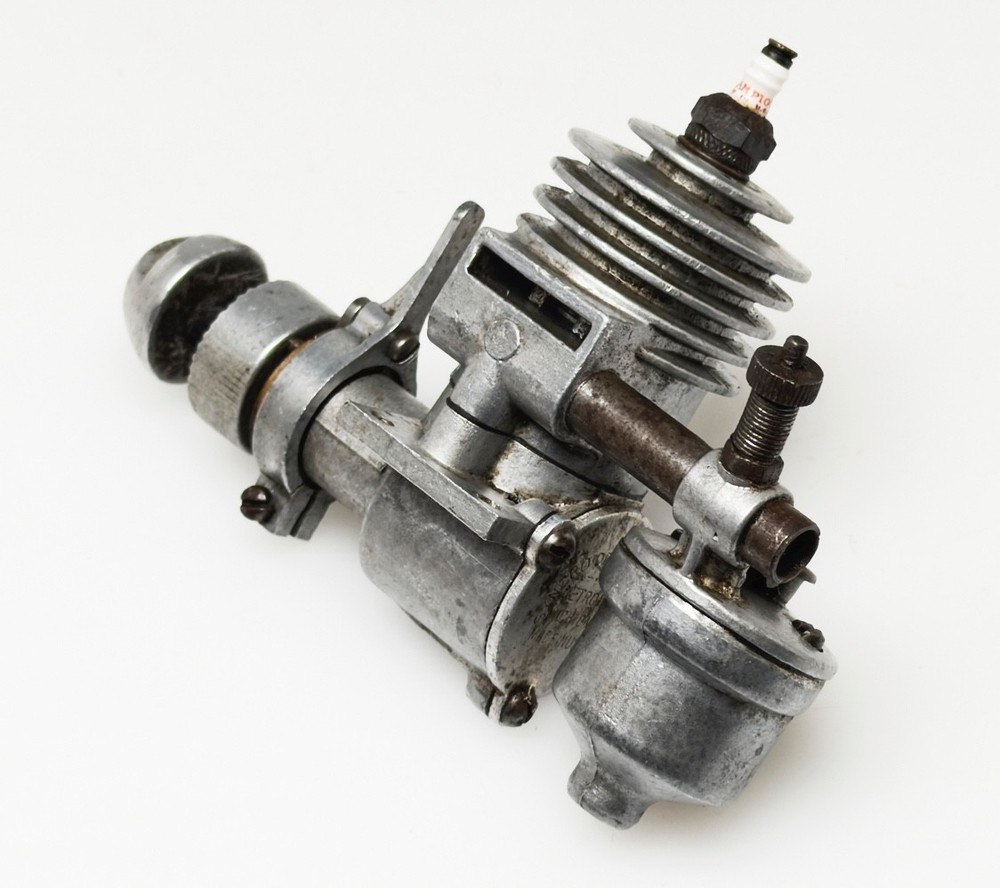 Vintage SYNCRO B-30 .29 Slag Engine for Model Airplane