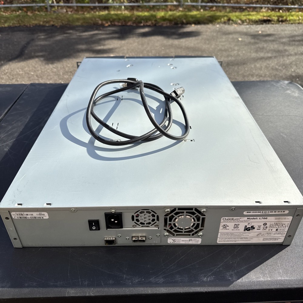 Quantum SuperLoader 3 L700 Tape Autoloader LTO Library Rackmount w/ Power Cable