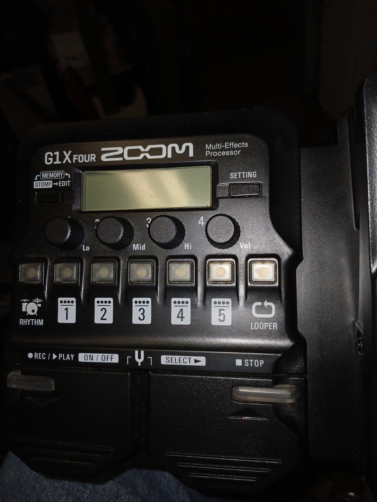 Zoom G1X Four Guitar Effects Processor with Built-in Expression Pedal