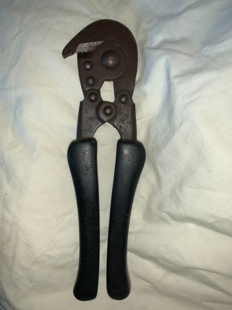 NICE ORIGINAL U.S. WWII USMC / ARMY  M1938 BARB WIRE CUTTERS- DATED 1945