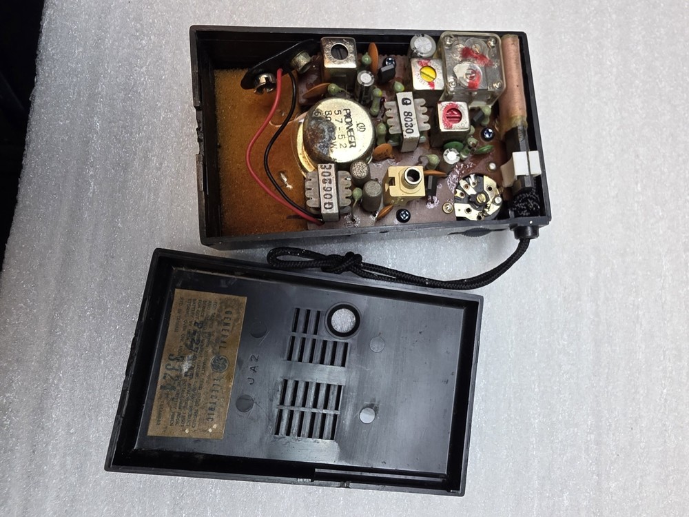 General Electric Solid State Black AM Radio