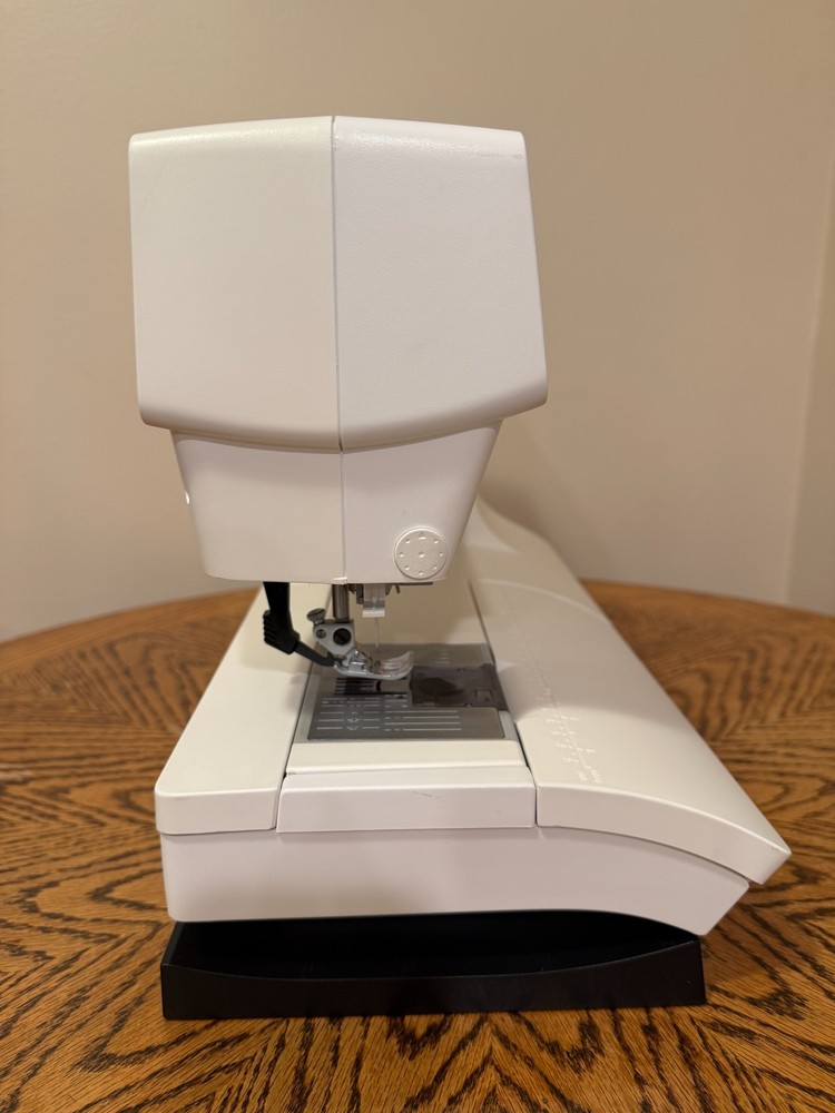 Pfaff Quilt Expression 4.2 Sewing Machine