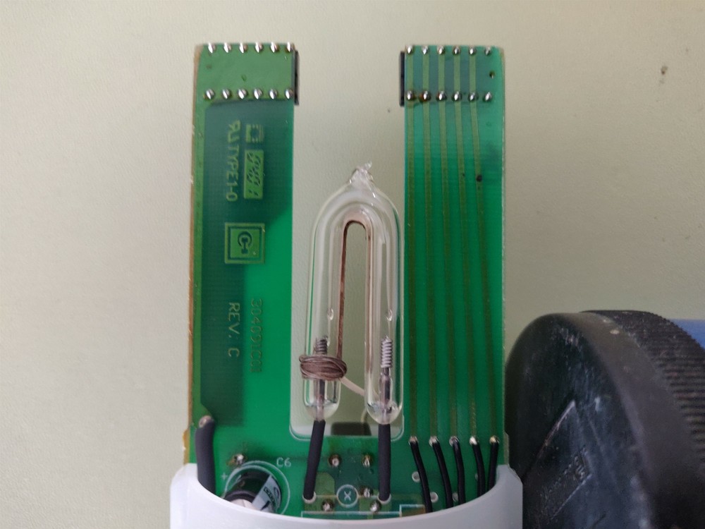 Cutler-Hammer Red Stacklight E26BL Base + E26 Bulb Xenon Flashing 110/125V