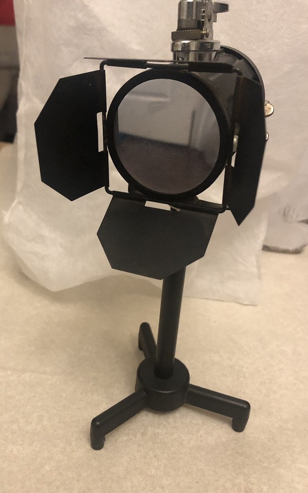 Movie studio light on tripod Lighter