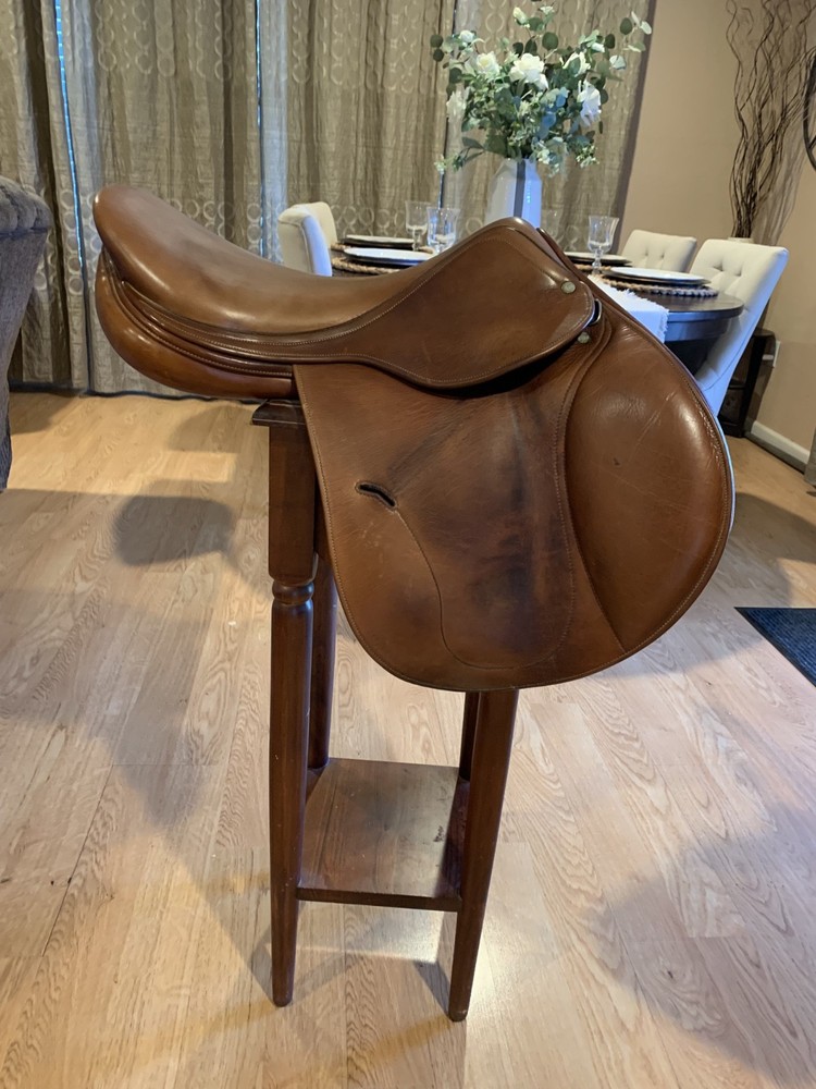 18" Antares Close Contact Saddle, Medium Width, Short Flap