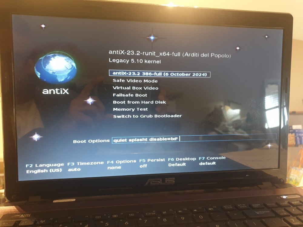 Linux antiX V23.2, 32-bit, Bootable Live and Install USB Flash Drive