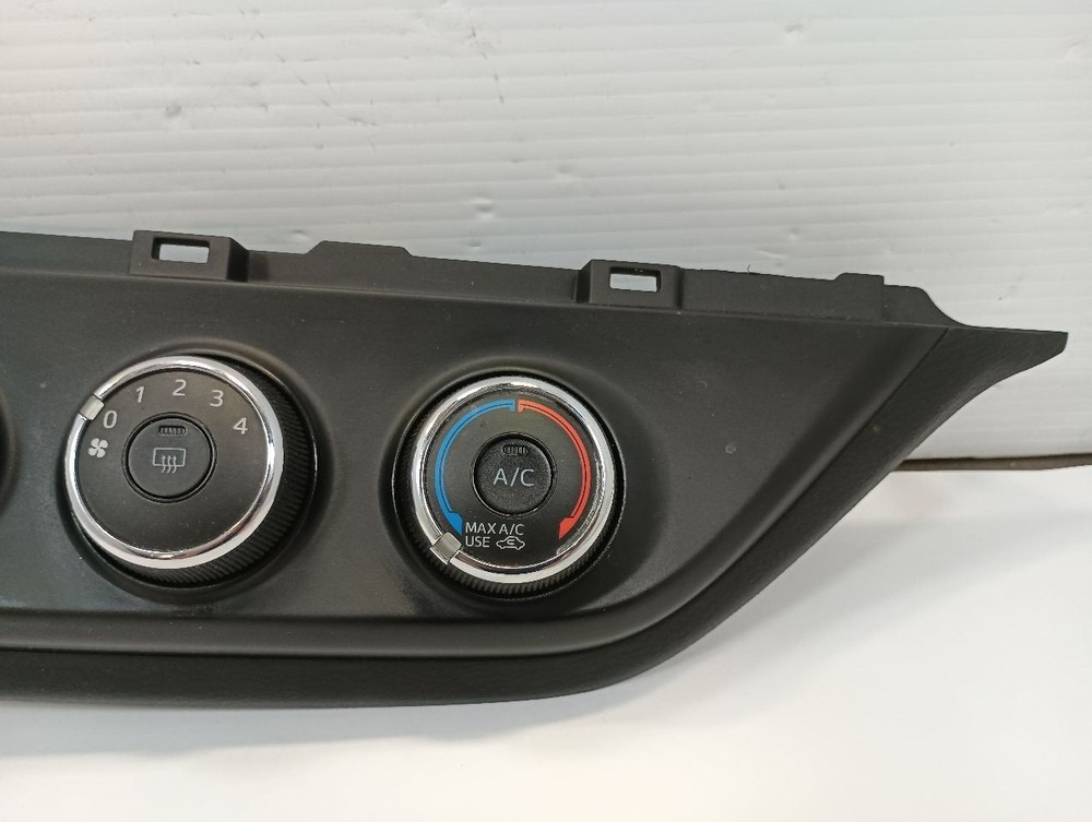 Dash Temperature Control from 2014 Toyota Corolla 12137429
