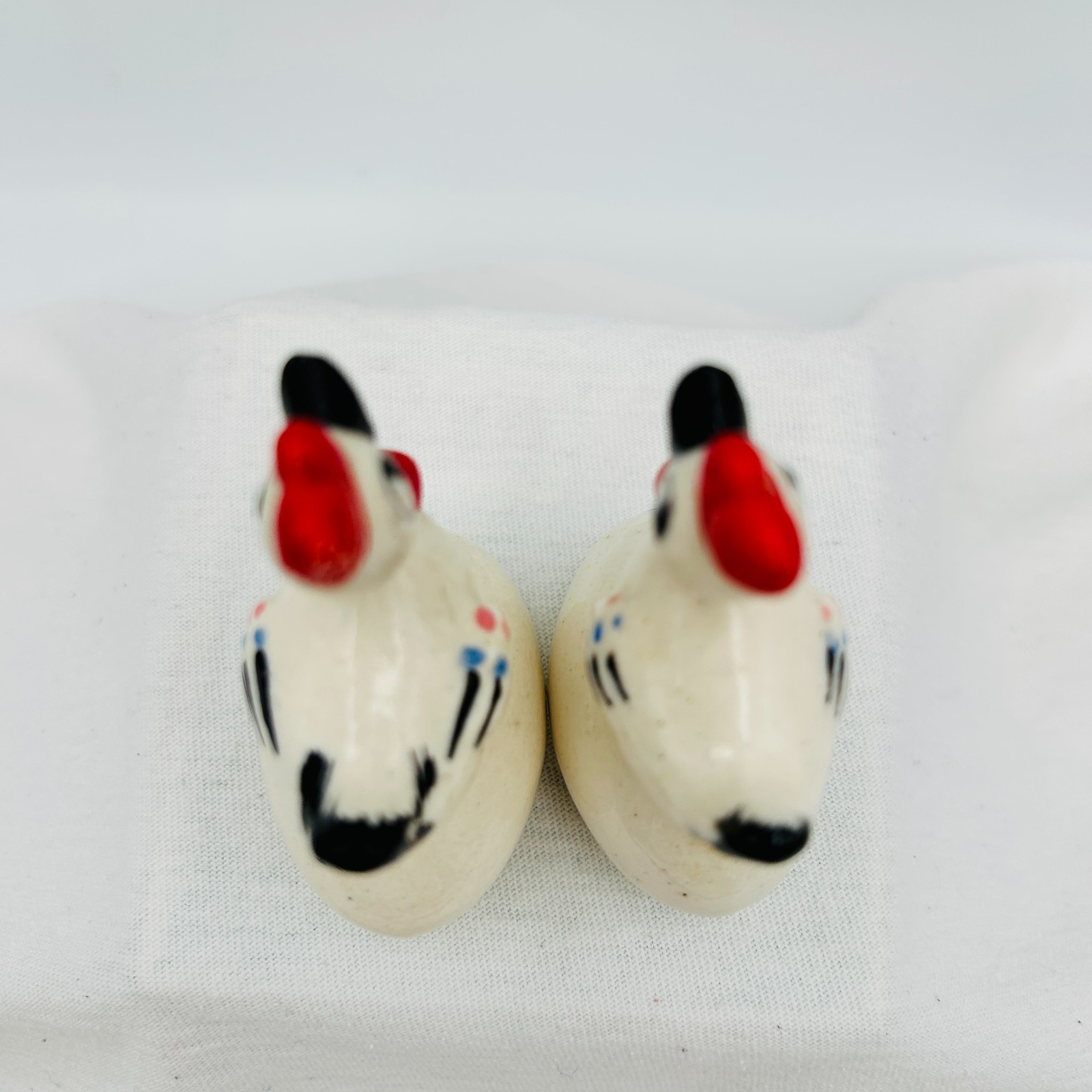 Hand Painted Chickens Roosting on Eggs Vintage Salt Pepper Shakers Made in Japan