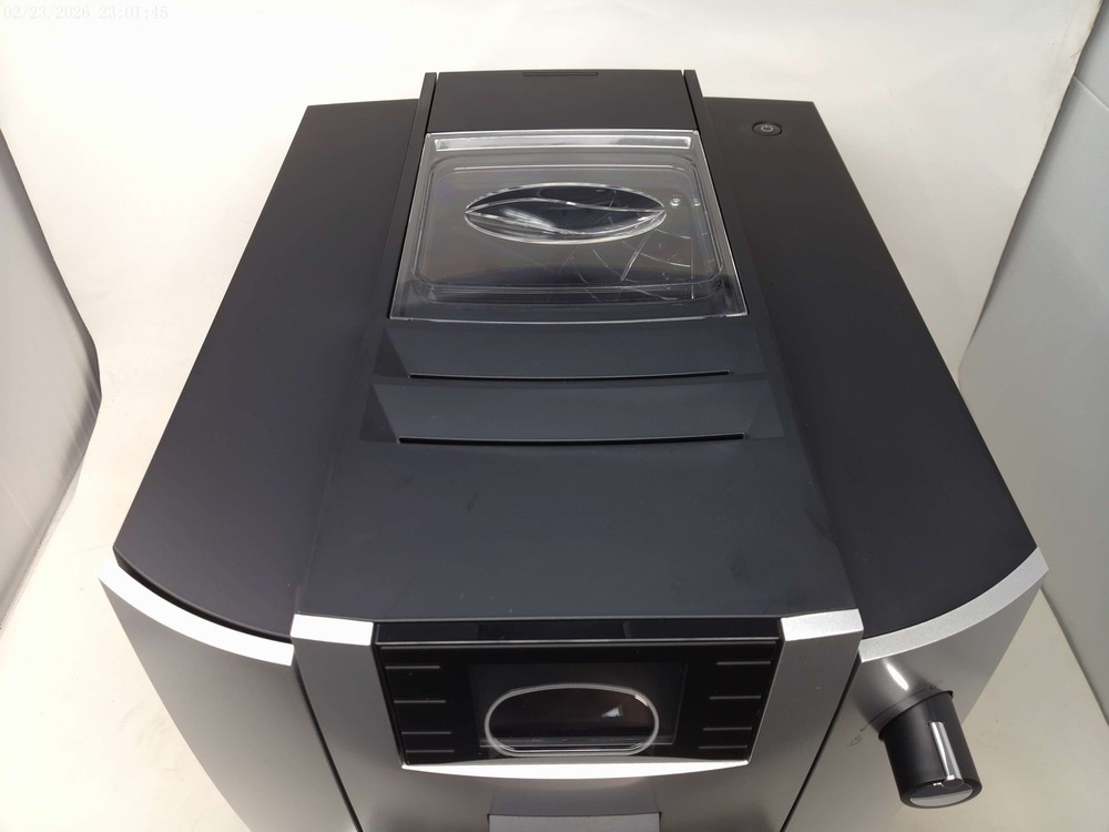 Jura E6 Superautomatic Espresso Machine (Platinum) - Used