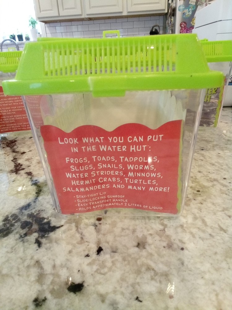 Toysmith Backyard Water Hut