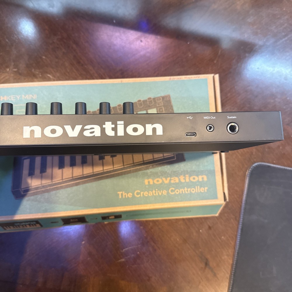 Novation Launchkey Mini 25 MK4 25-key Keyboard Controller