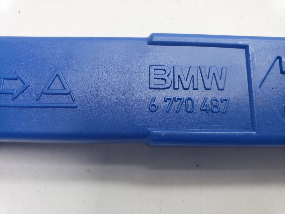 BMW Z4 E89 EMERGENCY HAZARD WARNING TRIANGLE 2010