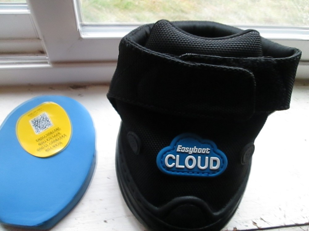 easyboot cloud for minis, opened ,never used, with insert ,bought wrong size ...