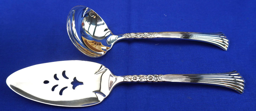 Oneida Floral Queen Pie Server & Gravy Ladle