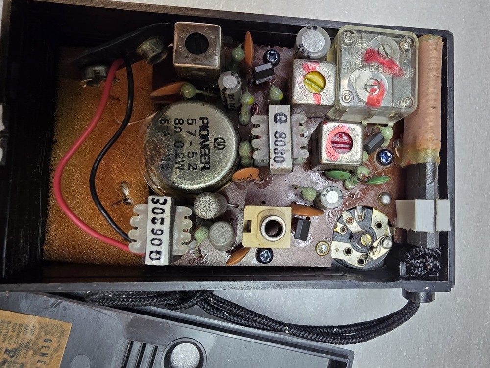General Electric Solid State Black AM Radio