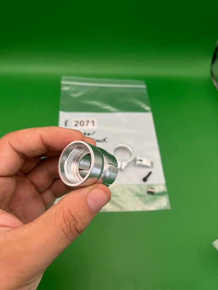 Autococker Clamping Feedneck