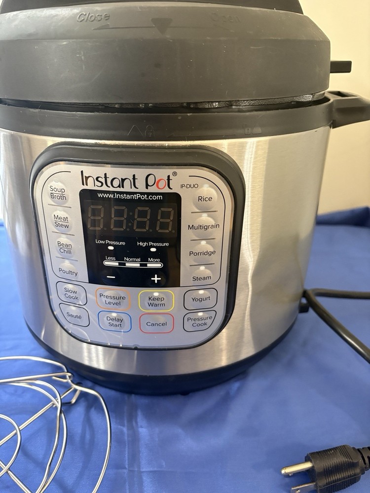 Instant Pot IP-DUO60 V3 6 Quart Programmable Pressure Cooker