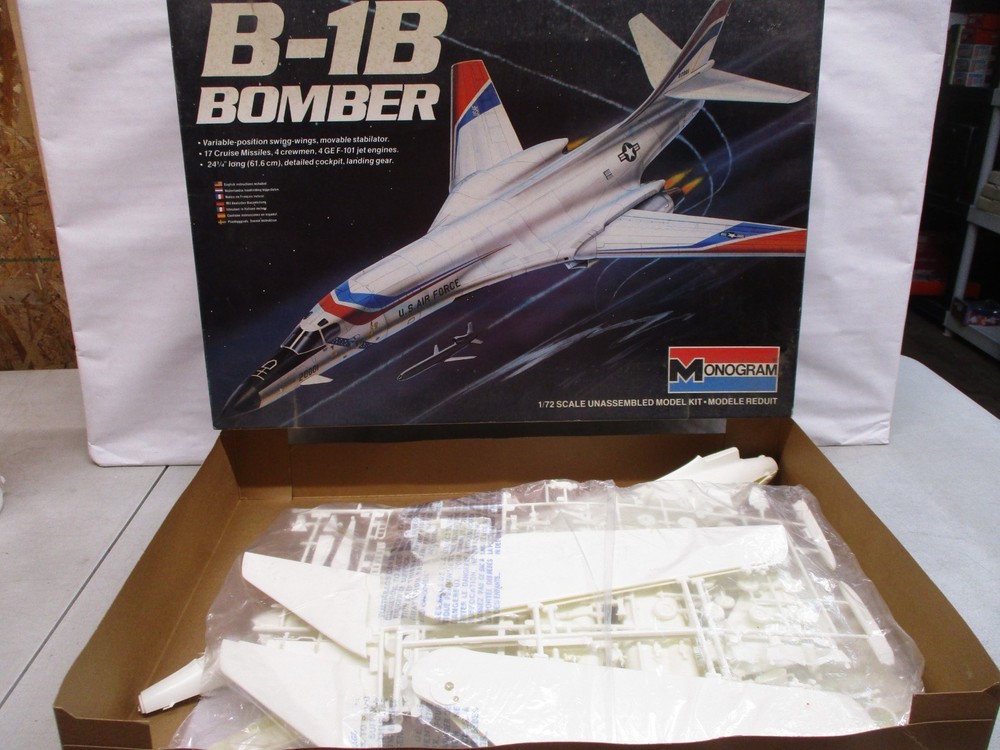 1983 Monogram B-1B Bomber 1/72