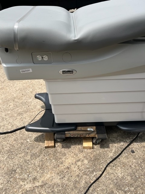Midmark 626 Power Examination Table