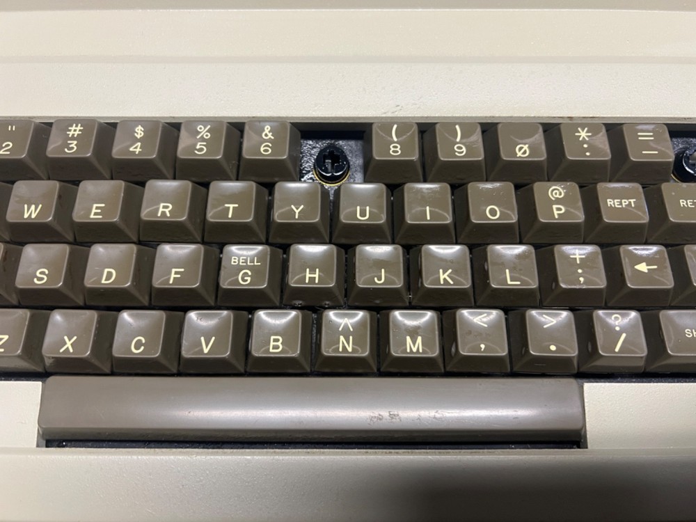 APPLE II PLUS EMPTY CASE FOR MODS!