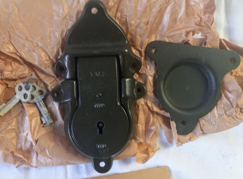 1943 Yale & Towne MFG. Military Locker Trunk Lock w/ Keys Rivets + Box