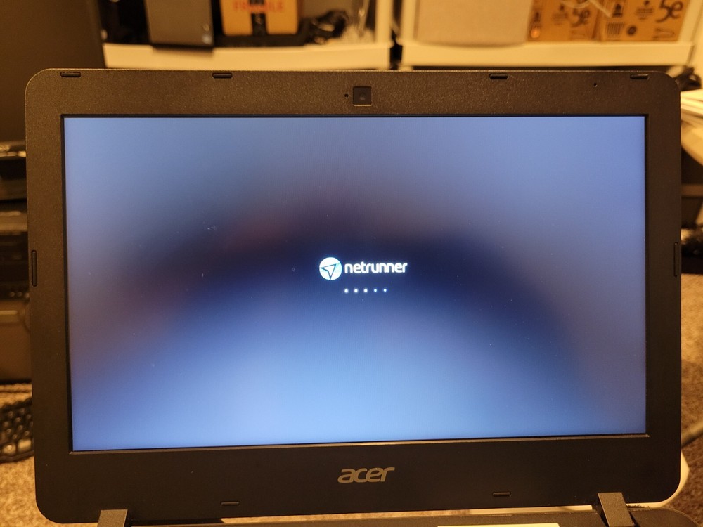 Netrunner Desktop Bootable on 16G USB Stick!