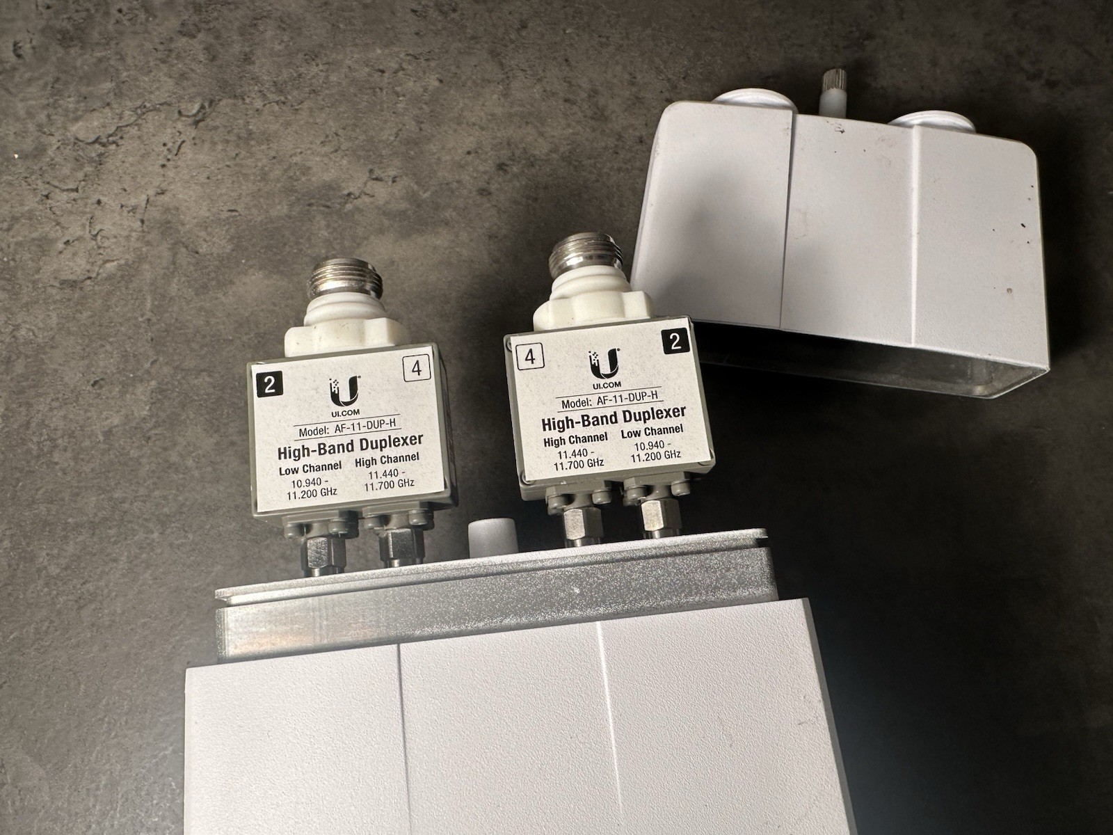 Ubiquiti AF-11FX - Working Radio With TWO AF-11-DUP-H Duplexers Missing Shroud