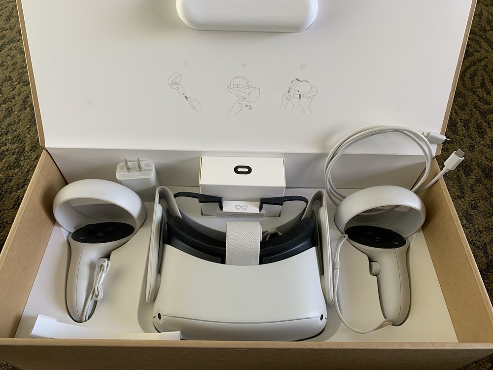 OCULUS QUEST 2 VR HEADSET 64GB **MINT CONDITION**