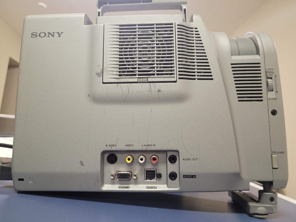 NICE! Sony LCD Data Projector VPL-XC50U, Warranty!