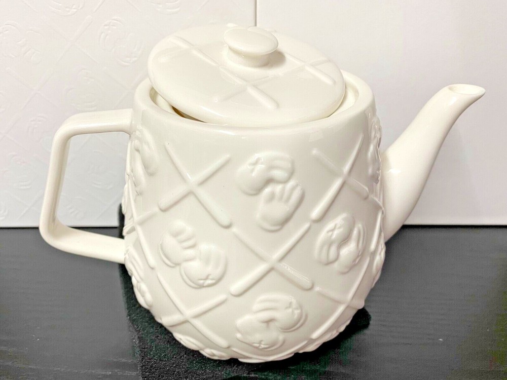 KAWS Ceramic Teapot White NEW 🚚✅