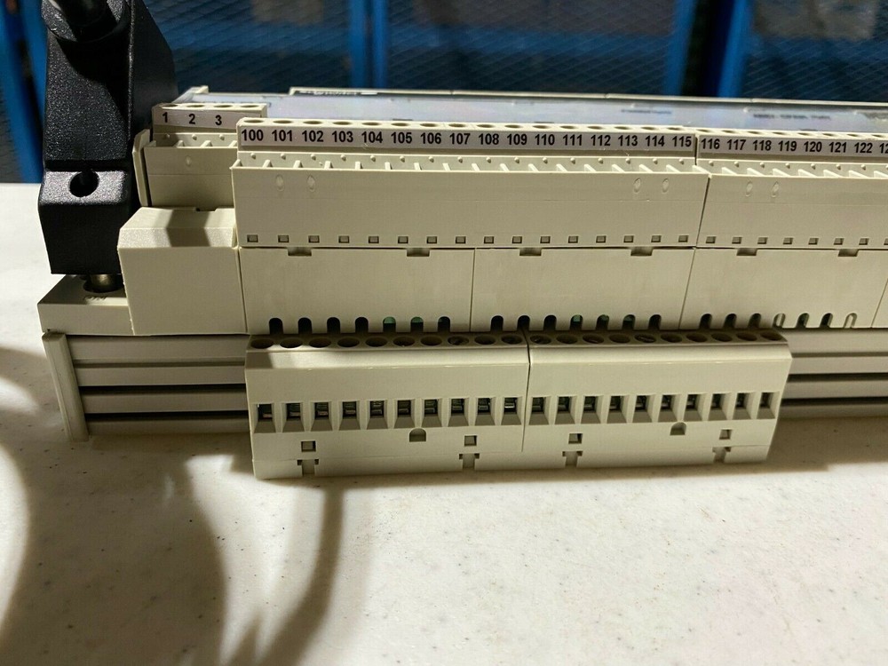 Schneider ABE7-CPA31 PV01 Analog Input Module 8 Isolated Inputs 24VDC w/Cable