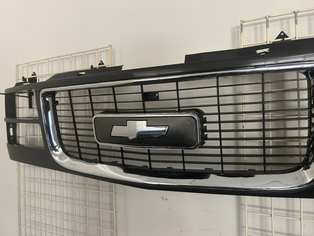 OBS CHEYENNE GRILLE EMBLEM Chrome