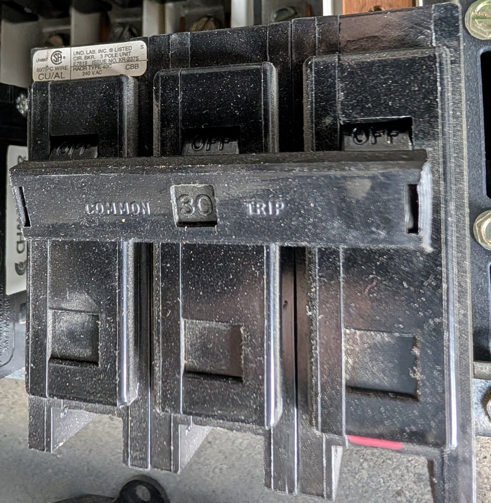 🤪 CHALLENGER MAIN LUG 30 CIRCUIT PANELBOARD