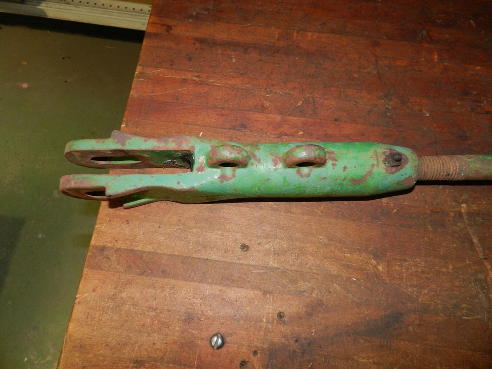 John Deere 830 (3 cyl) 3 Point Leveling Link Assembly