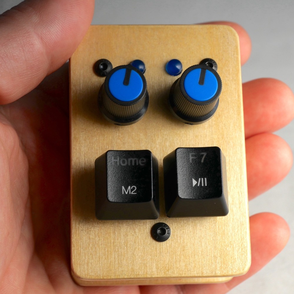 madMidiMiniClassicPlus Midi Controller 2 buttons, 2 potentiometers, 2 LEDs