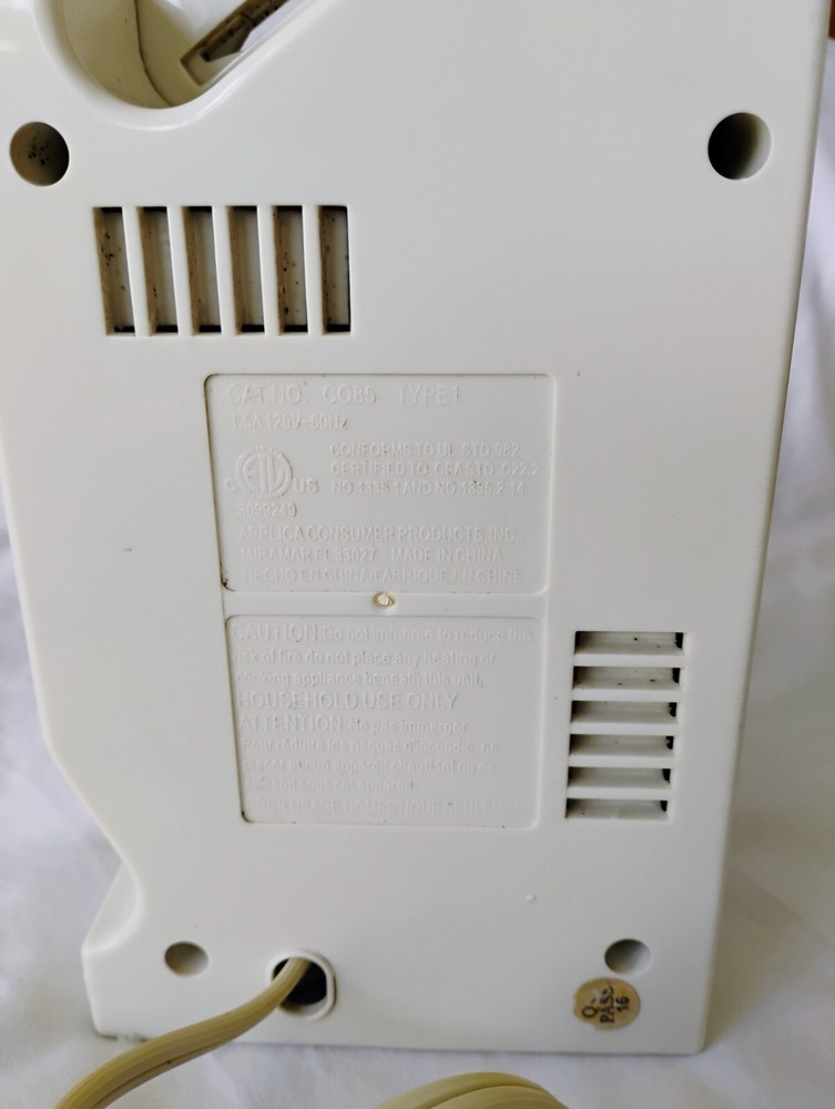 Black & Decker Spacemaker Under Cabinet Can Opener White CO85
