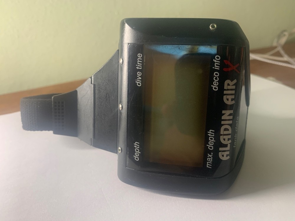 Scubapro dive computer with transmitter