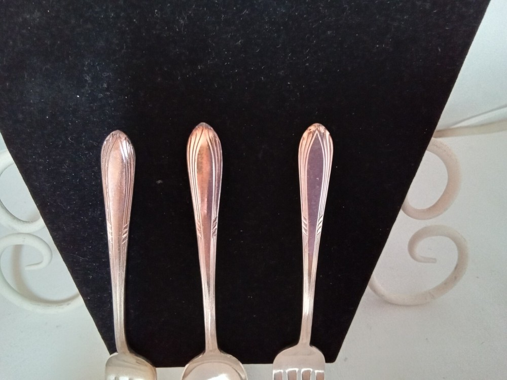 ROGERS & BROS. "FACINATION "PATTERN 2 DESSERT FOLKS 1 TEASPOON SILVERPLATED...