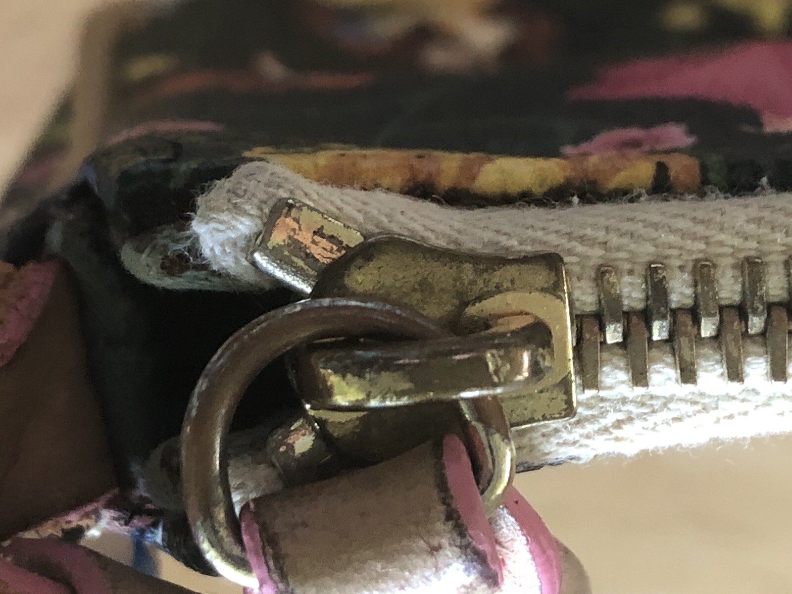 RARE DISNEY 2016 DOONEY & BOURKE PRINCESS HALF MARATHON CROSSBODY PURSE - ISSUES