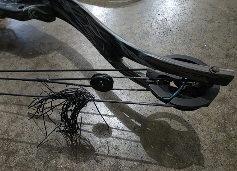 Golden Eagle Compound Bow with Arrows – Archery Good Condition.