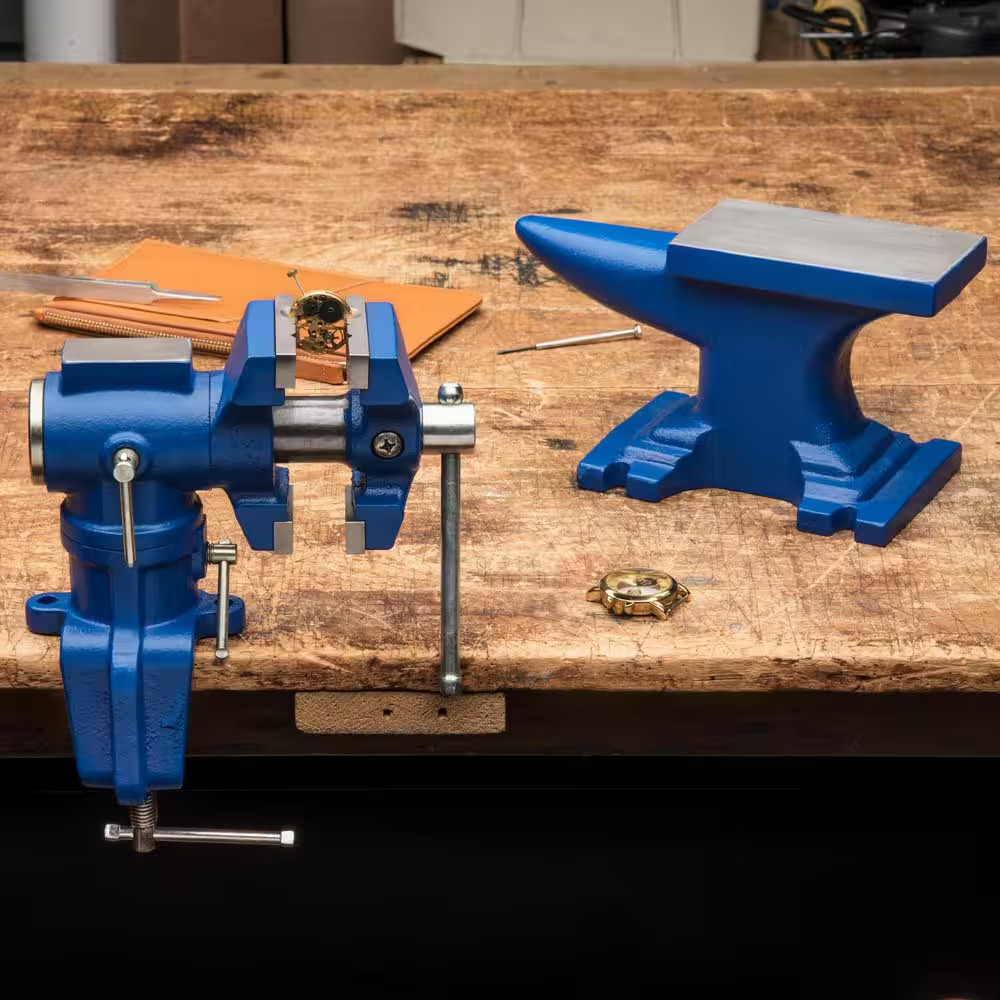 Bench Vise with Rotating Jaws