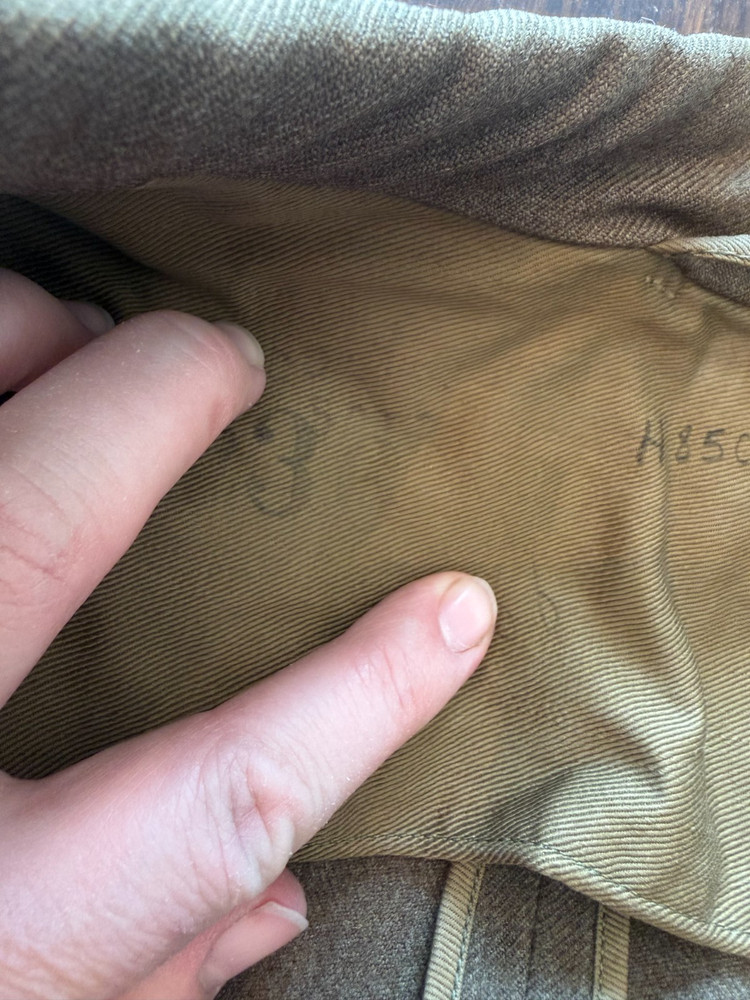 Vintage U.S. Army Replacement and School Command WWII Service Coat 36