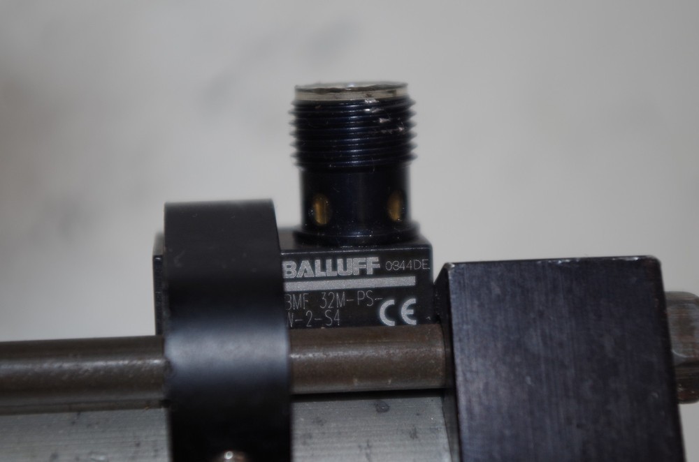 DESTACO PNEUMATIC HOLD DOWN CLAMP & BALLUFF SENSOR CODE: PC-300