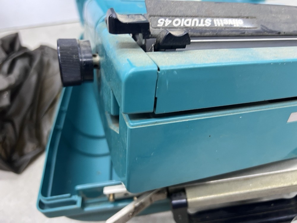 Teal Olivetti Studio 45 Elite Typewriter with Teal Case