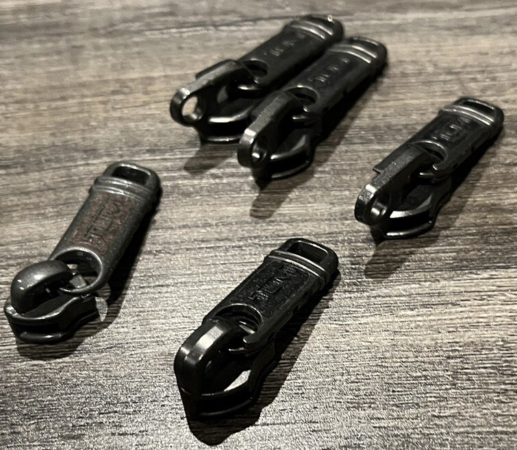 Lot of 5 Tumi Replacement Sliders Zipper Pulls Pull Tabs Dark Gray Silver (15)