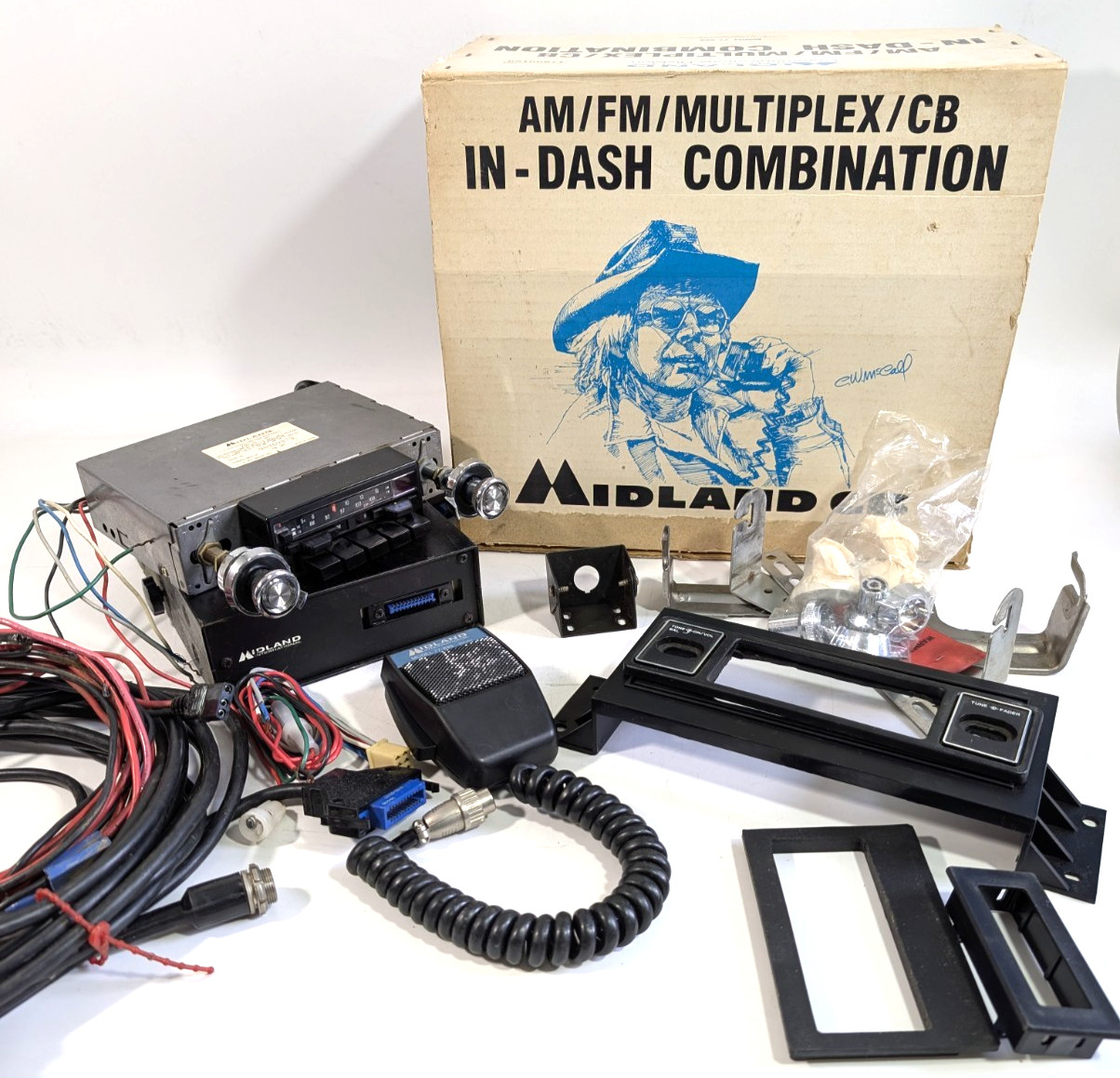 Midland 1977 AM/FM CB Radio In-Dash Combination w Wiring CW McCall Vintage