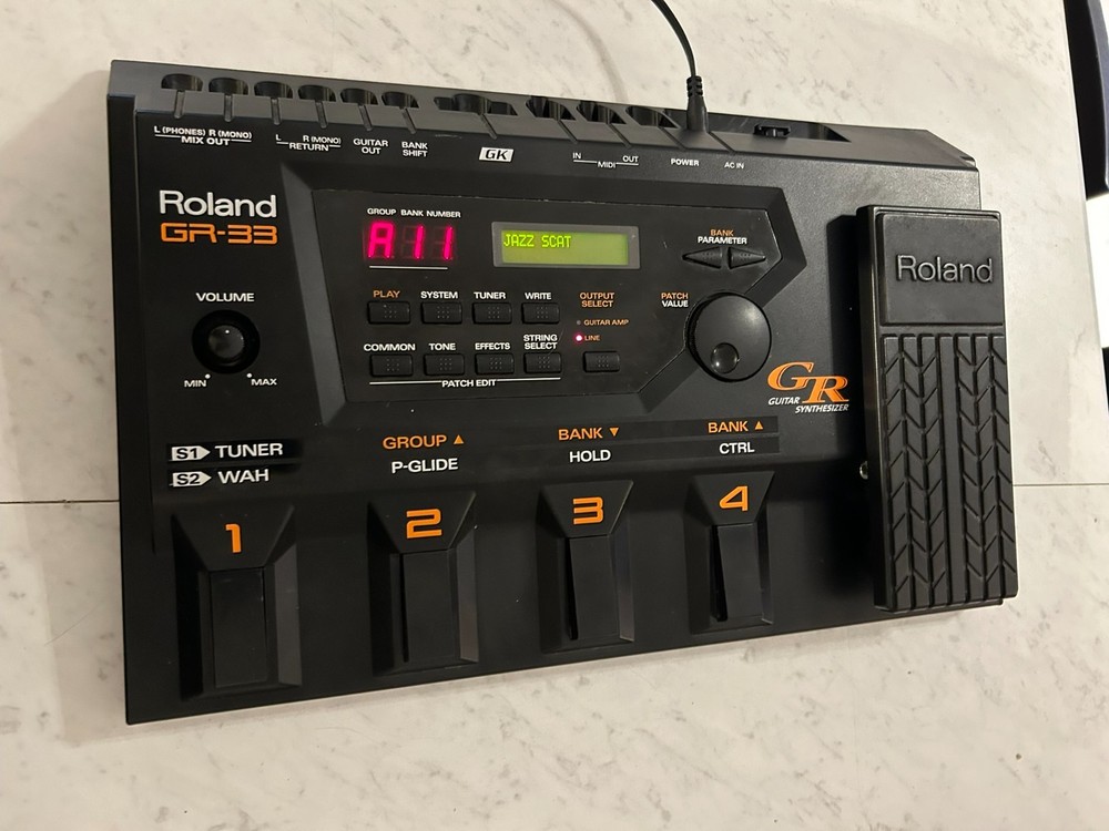 Roland GR33